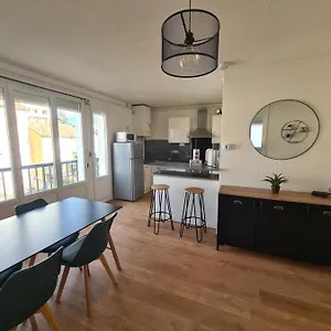 T2 Renove Avec Parking Gratuit Sur Place Apartment